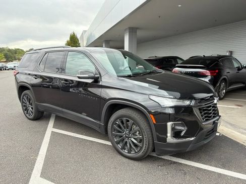 Used 2023 Chevrolet Traverse RS AWD/4WD image 2