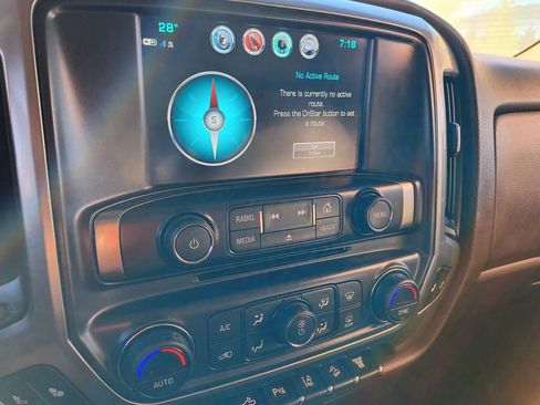 Used 2018 Chevrolet Silverado 2500 LT w/ LT Convenience Package image 19