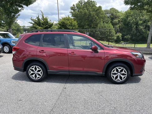 Certified 2023 Subaru Forester Premium AWD/4WD image 9