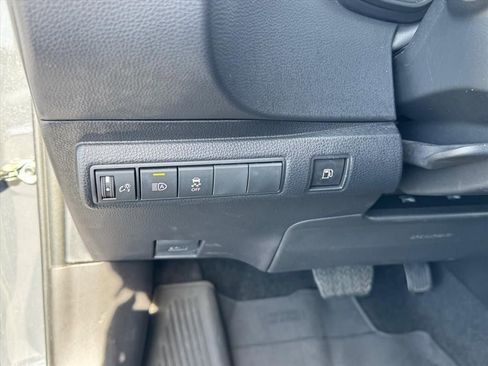 Used 2024 Toyota Corolla SE w/ SE Package image 18