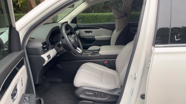 Used 2025 Honda Pilot Touring image 5