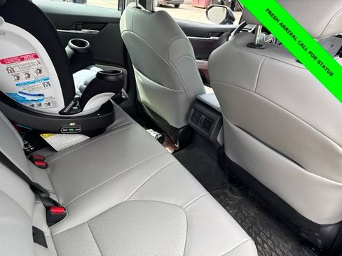 Used 2022 Toyota Camry XLE FWD image 18