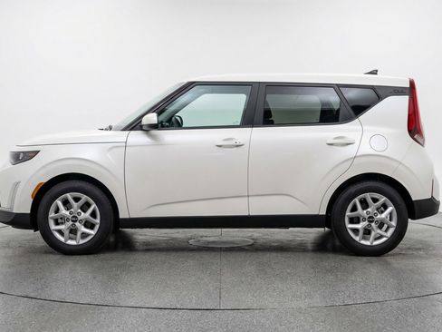 Used 2025 Kia Soul LX w/ LX Technology Package image 5