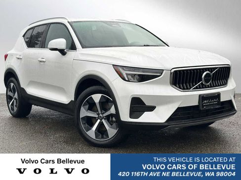 Used 2025 Volvo XC40 B5 Core w/ Protection Package Premier image 1