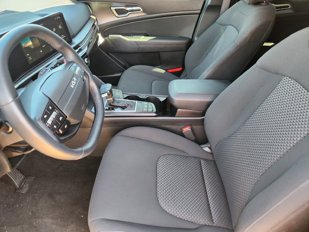 New 2026 Kia Sportage LX w/ LX Convenience Package FWD image 9