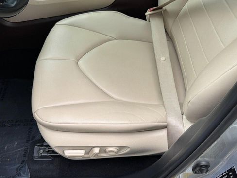 Used 2021 Toyota Highlander XLE image 26