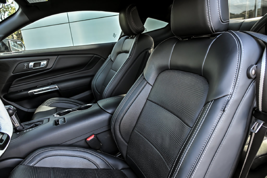 Certified 2025 Ford Mustang Coupe RWD image 13