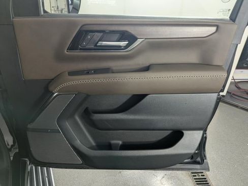Used 2025 GMC Yukon Denali Ultimate w/ LPO, Floor Liner Package AWD/4WD image 29