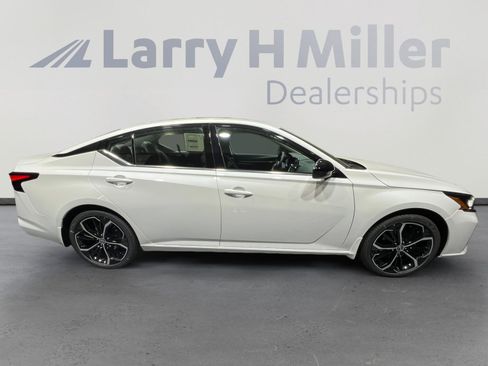 New 2025 Nissan Altima 2.5 SR image 6