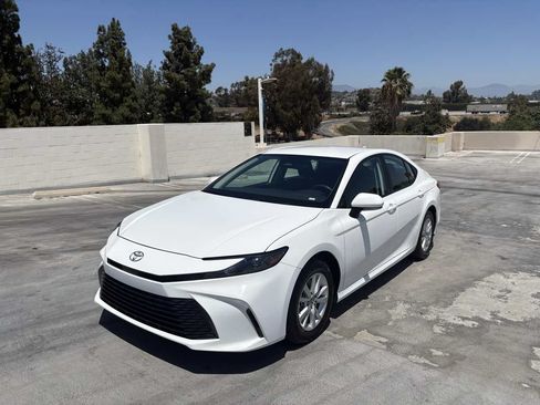 Used 2025 Toyota Camry LE FWD image 10