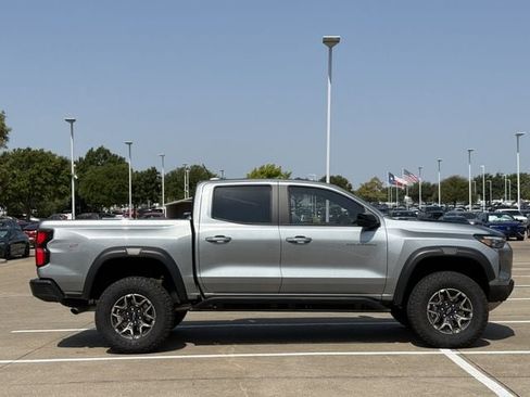 Used 2024 Chevrolet Colorado ZR2 AWD/4WD image 3