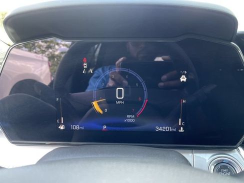 Used 2025 Chevrolet Trax LT FWD image 15