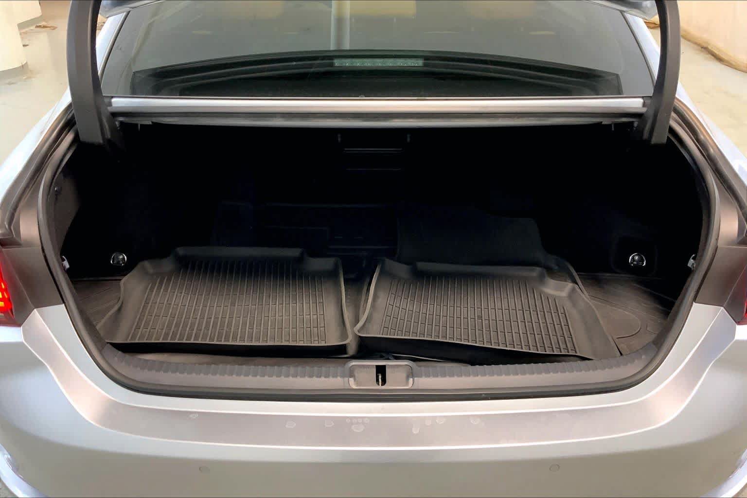 Used 2025 Lexus ES 350 w/ Accessory Package (Z1) FWD image 9