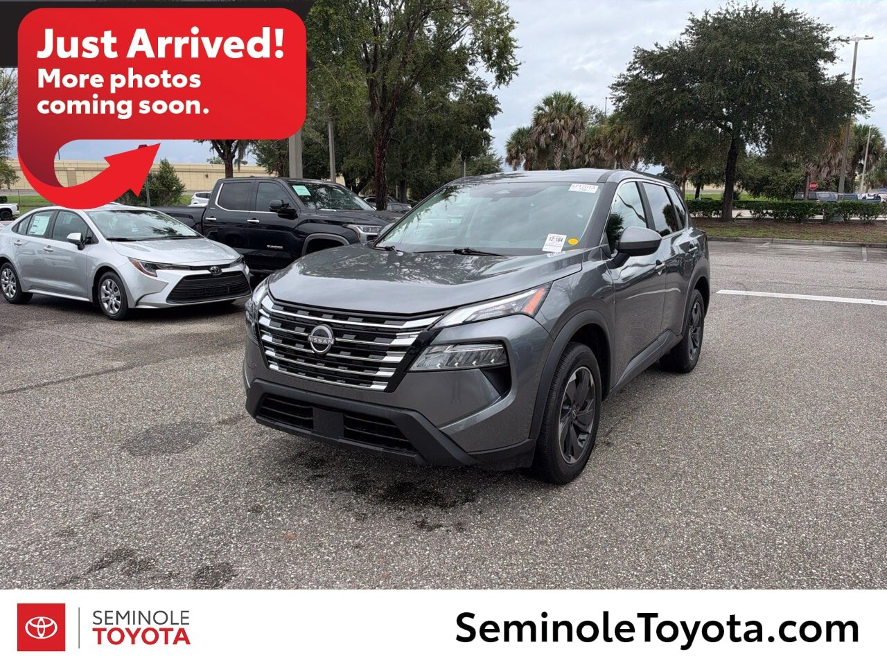 Used 2025 Nissan Rogue SV FWD image 1
