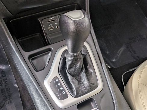 Used 2016 Jeep Cherokee Sport image 15