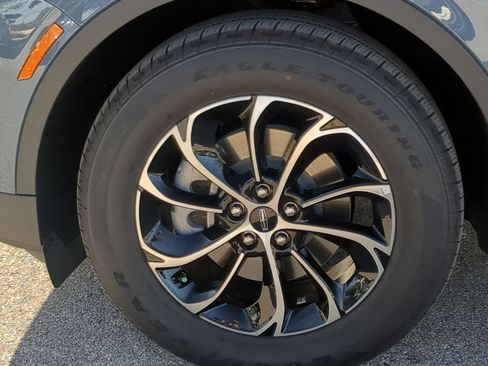 New 2026 Lincoln Nautilus Premier image 9