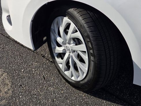 Used 2018 Toyota Corolla LE image 27