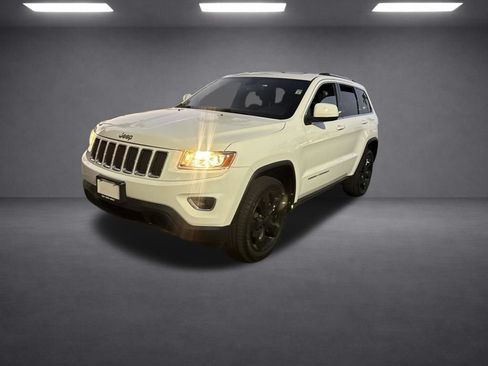 Used 2014 Jeep Grand Cherokee Laredo w/ Security & Convenience Group AWD/4WD image 2
