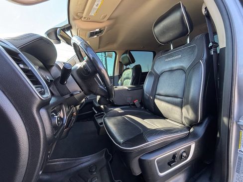 Used 2019 RAM 1500 Laramie AWD/4WD image 12