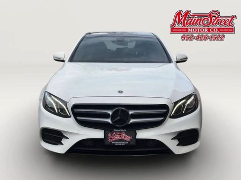Used 2017 Mercedes-Benz E 300 4MATIC image 2