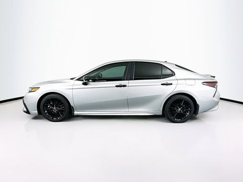 Used 2022 Toyota Camry SE image 4