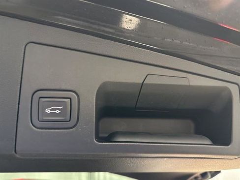 Used 2022 Cadillac XT5 Premium Luxury w/ LPO, Radiant Package image 12