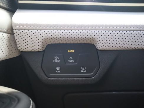 New 2026 Volkswagen Atlas Cross Sport SEL Premium R-Line AWD/4WD image 18