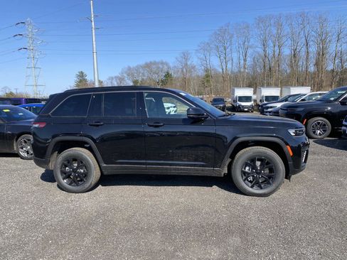 New 2026 Jeep Grand Cherokee Altitude image 2