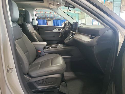 Used 2025 Ford Explorer Active w/ Active Comfort Package AWD/4WD image 16