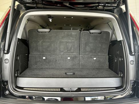 Used 2018 Cadillac Escalade 2WD image 9