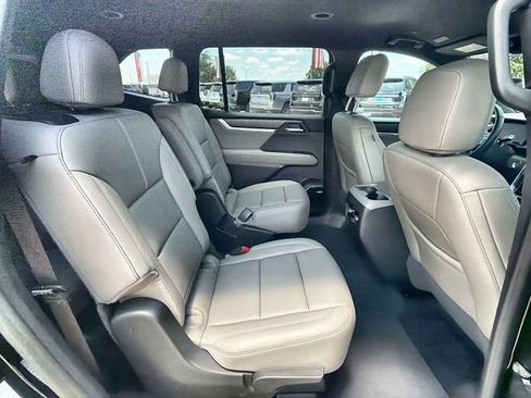 Certified 2026 GMC Acadia Elevation w/ Elevation Premium Package FWD image 26