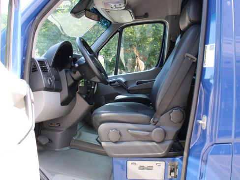 Used 2014 Mercedes-Benz Sprinter 2500 image 17