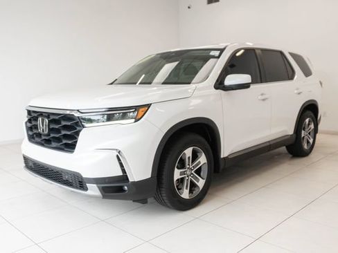Certified 2025 Honda Pilot EX-L image 6