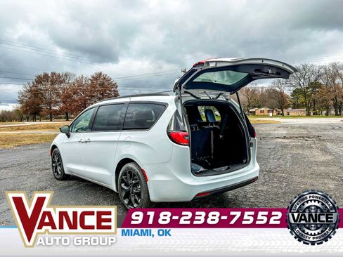 New 2026 Chrysler Pacifica Select w/ S Appearance Package image 15