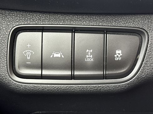 Used 2020 Hyundai Santa Fe SE image 19