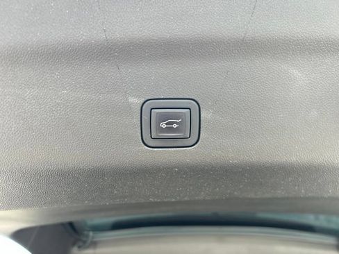 Certified 2022 Cadillac Escalade ESV Premium Luxury Platinum w/ LPO, Radiant Package AWD/4WD image 7