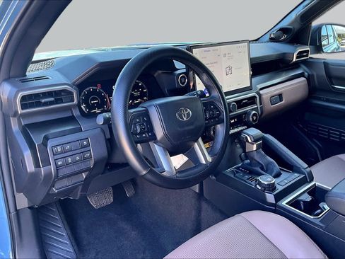 Used 2025 Toyota 4Runner Limited AWD/4WD image 17
