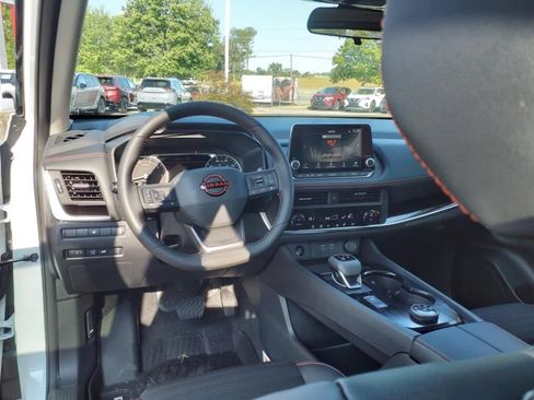 Certified 2025 Nissan Rogue SV AWD/4WD image 10