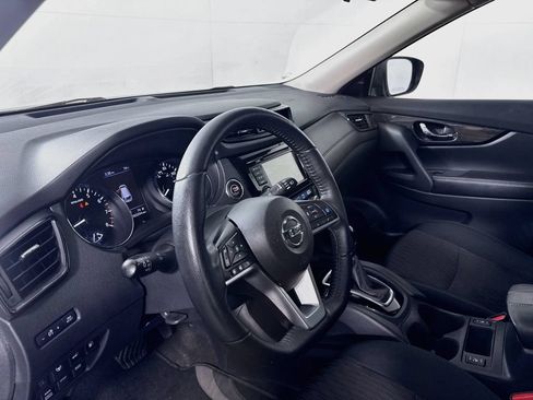 Used 2020 Nissan Rogue SV w/ Premium Package AWD/4WD image 9