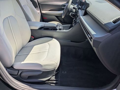 Used 2025 Hyundai Sonata SEL FWD image 28