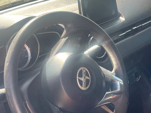 Used 2018 Toyota Yaris iA FWD image 11