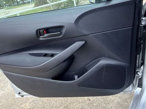 Used 2025 Toyota Corolla LE FWD image 23