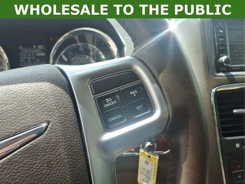 Used 2012 Chrysler Town & Country Touring FWD image 14