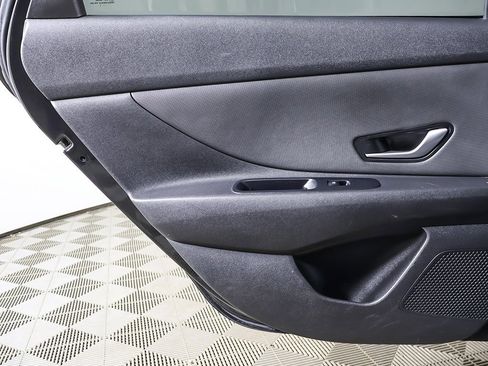 Used 2022 Hyundai Elantra Limited image 24