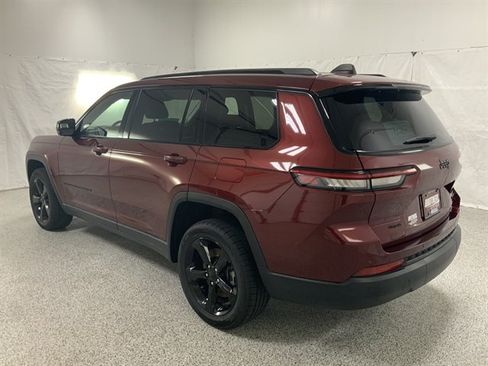 Used 2023 Jeep Grand Cherokee L Limited w/ Black Appearance Package AWD/4WD image 6