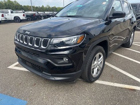 Used 2023 Jeep Compass Latitude w/ Convenience Group AWD/4WD image 5