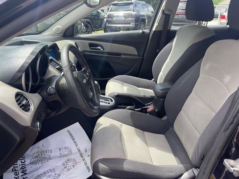 Used 2014 Chevrolet Cruze LS FWD image 10