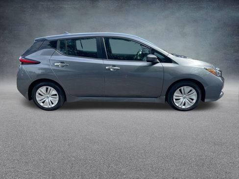 Used 2025 Nissan Leaf S image 17