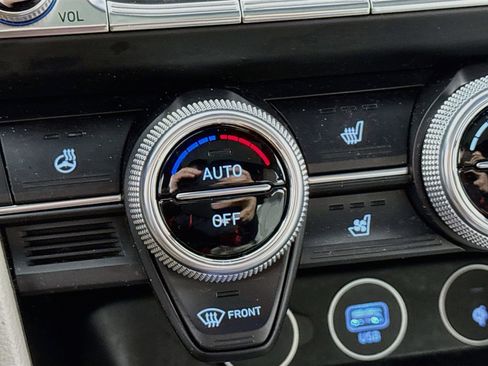 Used 2023 Genesis G70 2.0T w/ Sport Prestige Package image 5