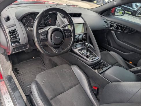 Used 2019 Jaguar F-TYPE Coupe RWD image 10